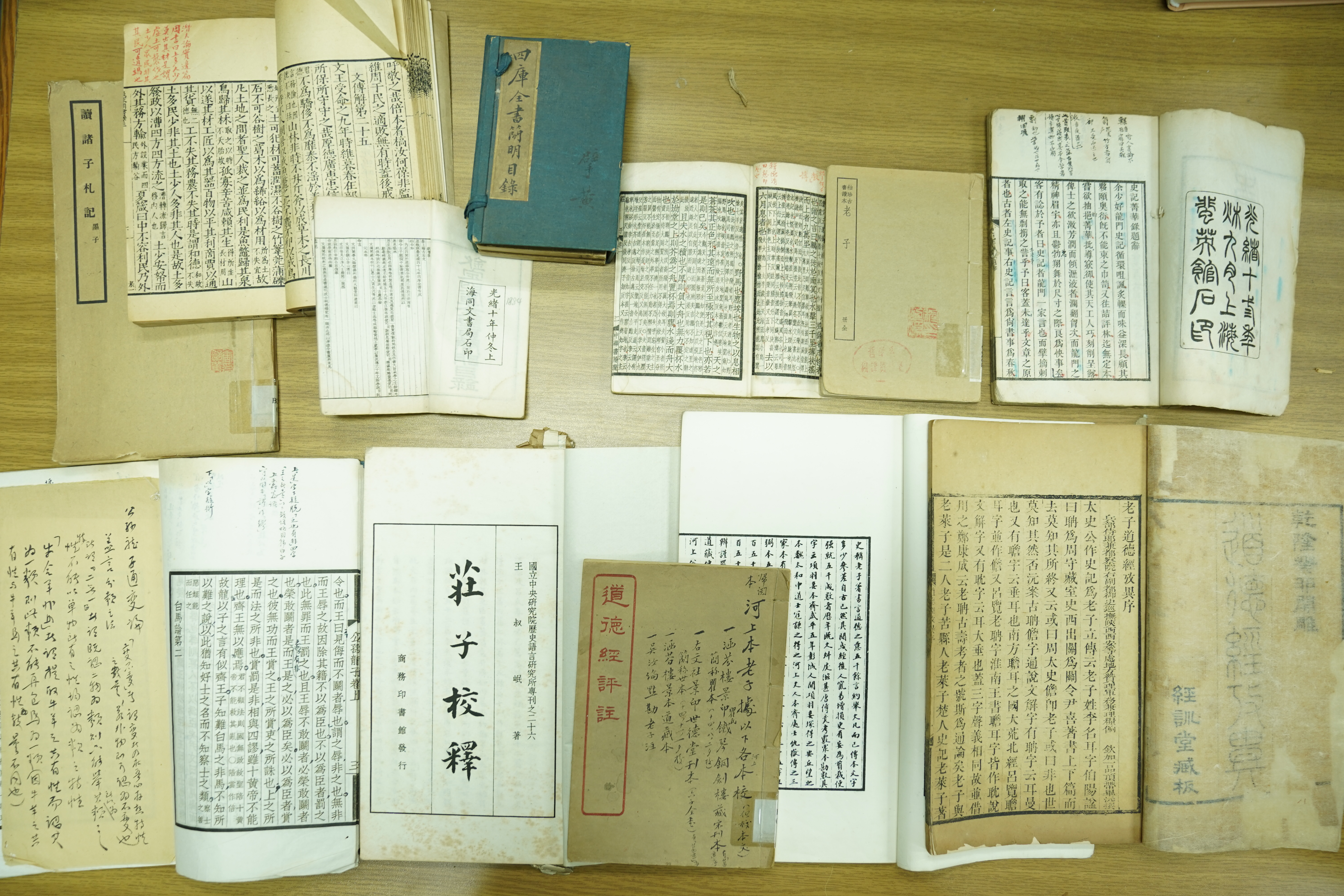 部分有批注的古文线装书